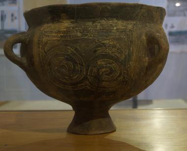 Krater-shaped vase