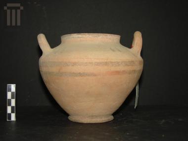 Stamnoid pyxis with a painted decoration