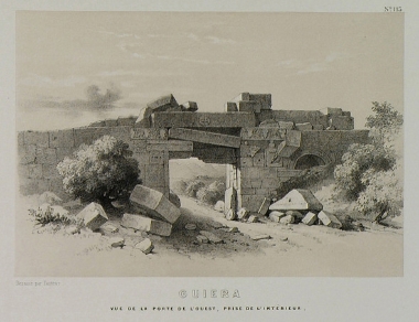 Η δυτική πύλη της Αφροδισιάδας της Καρίας, από το εσωτερικό των τειχών.