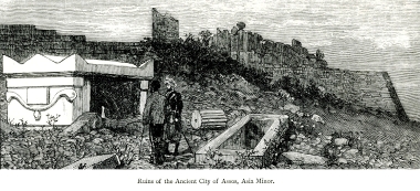 Αρχαία ερείπια και σαρκοφάγοι στην Άσσο της Μικράς Ασίας.