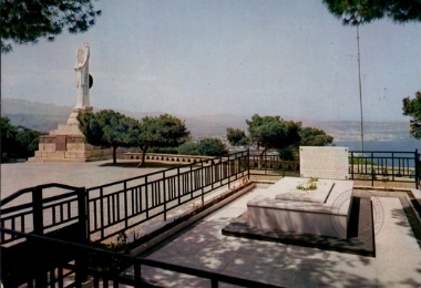 Ο τάφος του Ελευθερίου Βενιζέλου και το άγαλμα της Ελευθερίας.