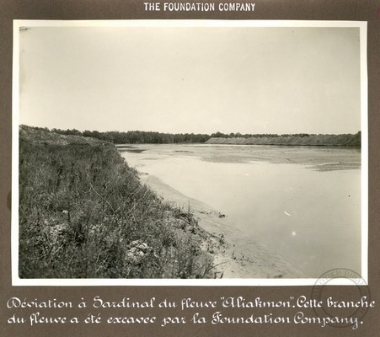 Εκτροπή του ποταμού Αλιάκμονα. Αυτό το τμήμα του ποταμού ανασκάφηκε από την Foundation Company.