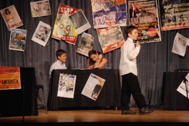 Οι μαθητές του 12ου Δημοτικού παρουσιάζουν το θεατρικό έργο
του Μάριου Ποντικά «Εσωτερικοί ειδήσεις»